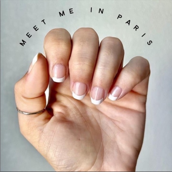Color Street: Meet Me in Paris | White French Tips Classic Minimalist Neutral - Picture 6 of 12